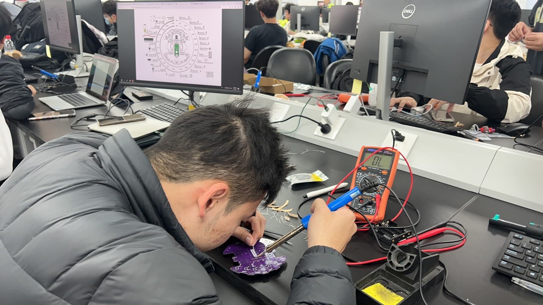 Smart car soldering bench