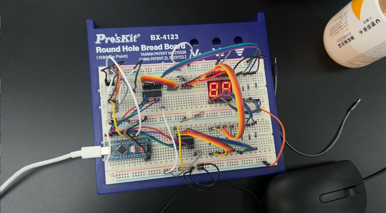 Breadboard digital-clock counter prototype / 面包板上的两位数码管计数器原型